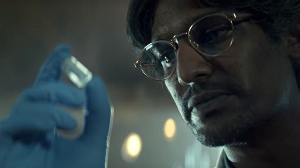 Ayın Gölgesinde (2019) Konusu ve Özeti: Zamanda Yolculuk