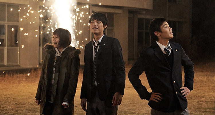 Enoshima Prism (2013) – Zamanın Dostluk Üzerindeki İzleri