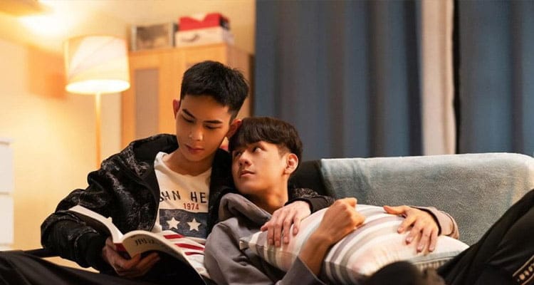 Stay by My Side (2023) – Seslerin İçinden Gelen Aşka Tutunmak