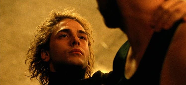 Tom Çiftlikte (2013) – Psikolojik Gerilim ve Queer Arzu Üzerine Çarpıcı Bir Film