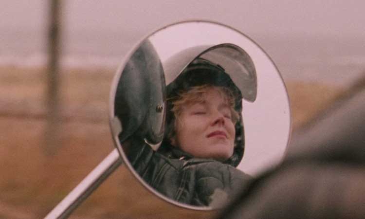 Blue Jean (2022) | 80’ler İngiltere’sinde Bir Lezbiyen Öğretmenin Kimlik Mücadelesi