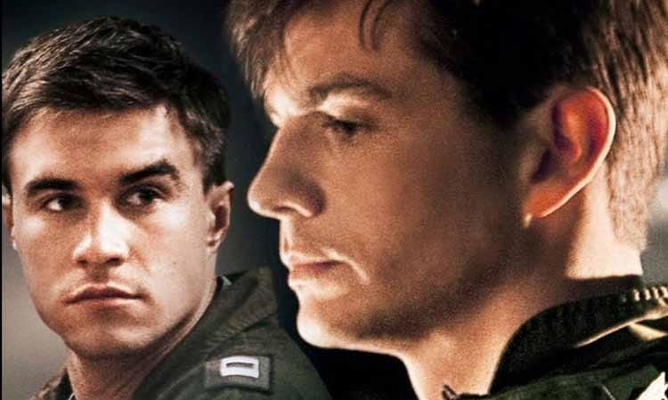 Burning Blue (2013) – Yasak Aşkın Gökyüzündeki Bedeli