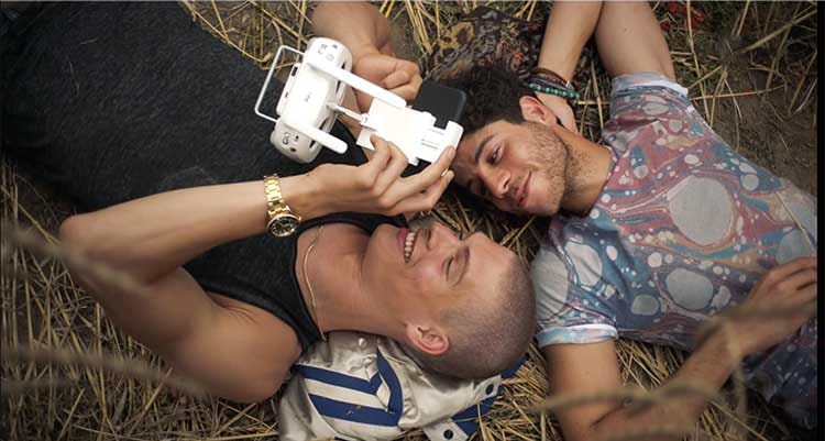 Just Friends (2018) – Beklenmedik Bir Aşkın Sıcak Yolculuğu