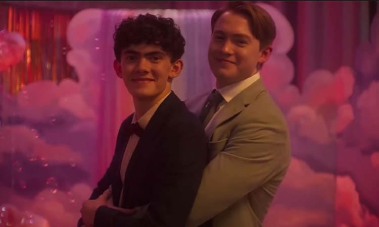 Heartstopper (2022) – Netflix’in Dokunaklı LGBT Gençlik Dizisi