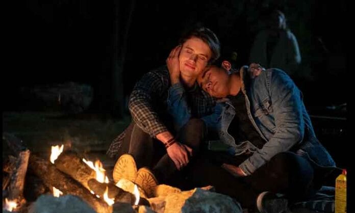 love-victor-a Love, Victor (2020) – Kimlik Arayışı, İlk Aşk ve Kendini Bulma Hikâyesi