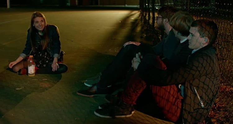 Please Like Me (2013): Bir Gencin Kendini Bulma Yolculuğuna Samimi Bir Bakış