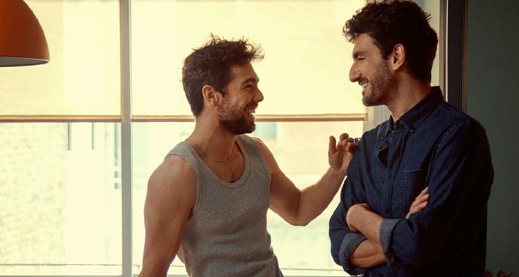 Smiley (2022) – Yanlışlıkla Başlayan Bir Mesajın Aşkı Değiştirdiği Hikâye