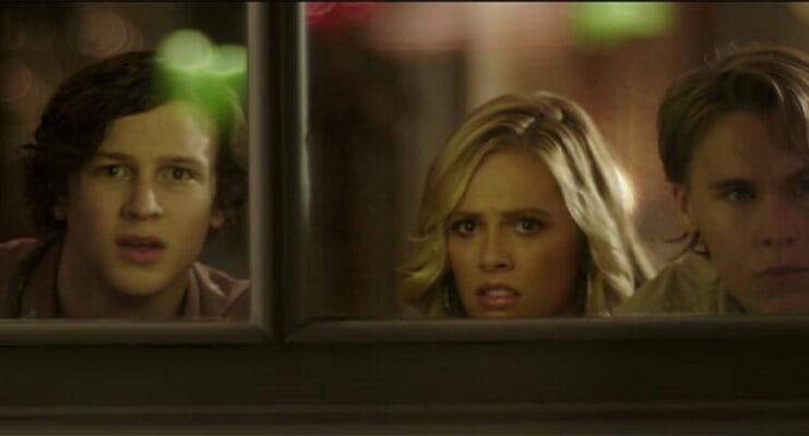 Plus One (2013) Filmi: Paralel Evrenler ve Tatmin Olmayan Arzular