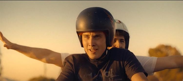 Invisible Boys (2025) Kimlikler, Siyasi ve Aile Baskıları Üzerine Etkileyici Bir Queer Dizi